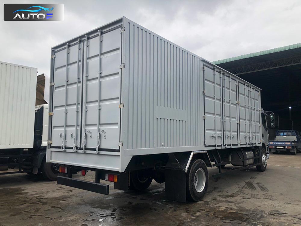 Xe tải Chenglong M3 thùng kín container 7 tấn dài 8.2m và 9.9m